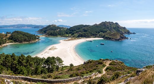 Día 4 · Islas Cíes u Ons · senderismo y tarde libre