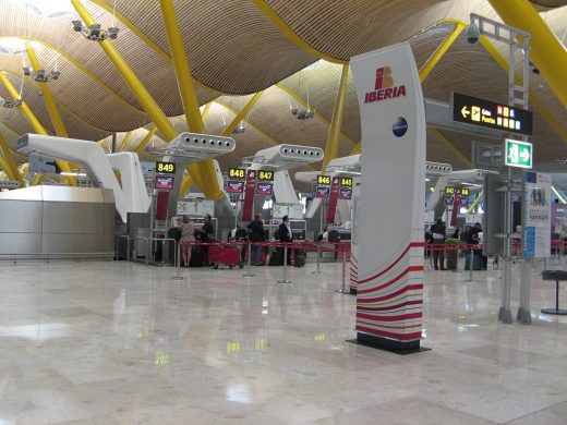 Día 1 · Origen · aeropuerto de Madrid-Barajas · hotel
